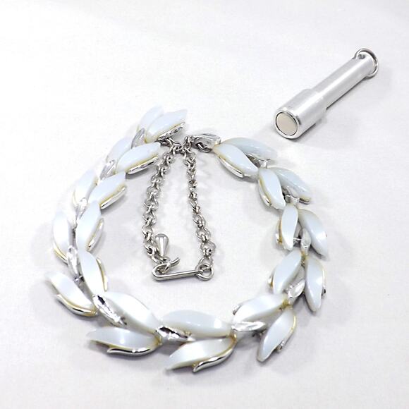 Vintage Frosted Lucite Light Blue Choker Necklace, 1950s, 16" - Picture 7 of 10